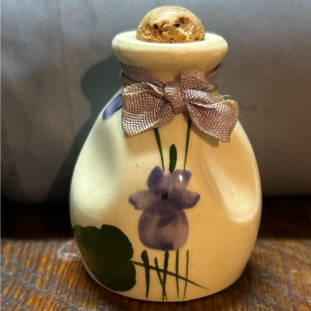 Devon violets perfume, Dellavelle London